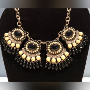 Beautiful necklace NWOT 16in plus 1 1/2 in extender